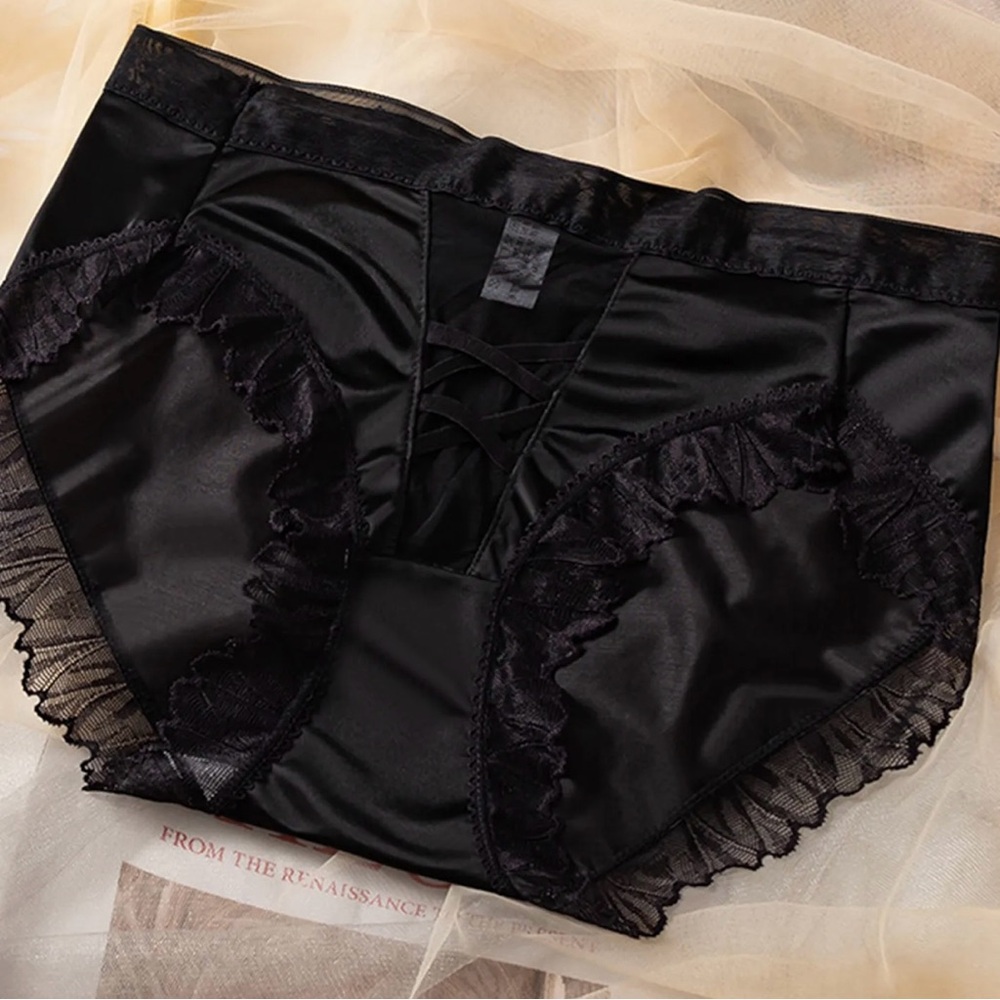 (UNWORN) Curveshe Premium Satin Underwear - Black - Medium